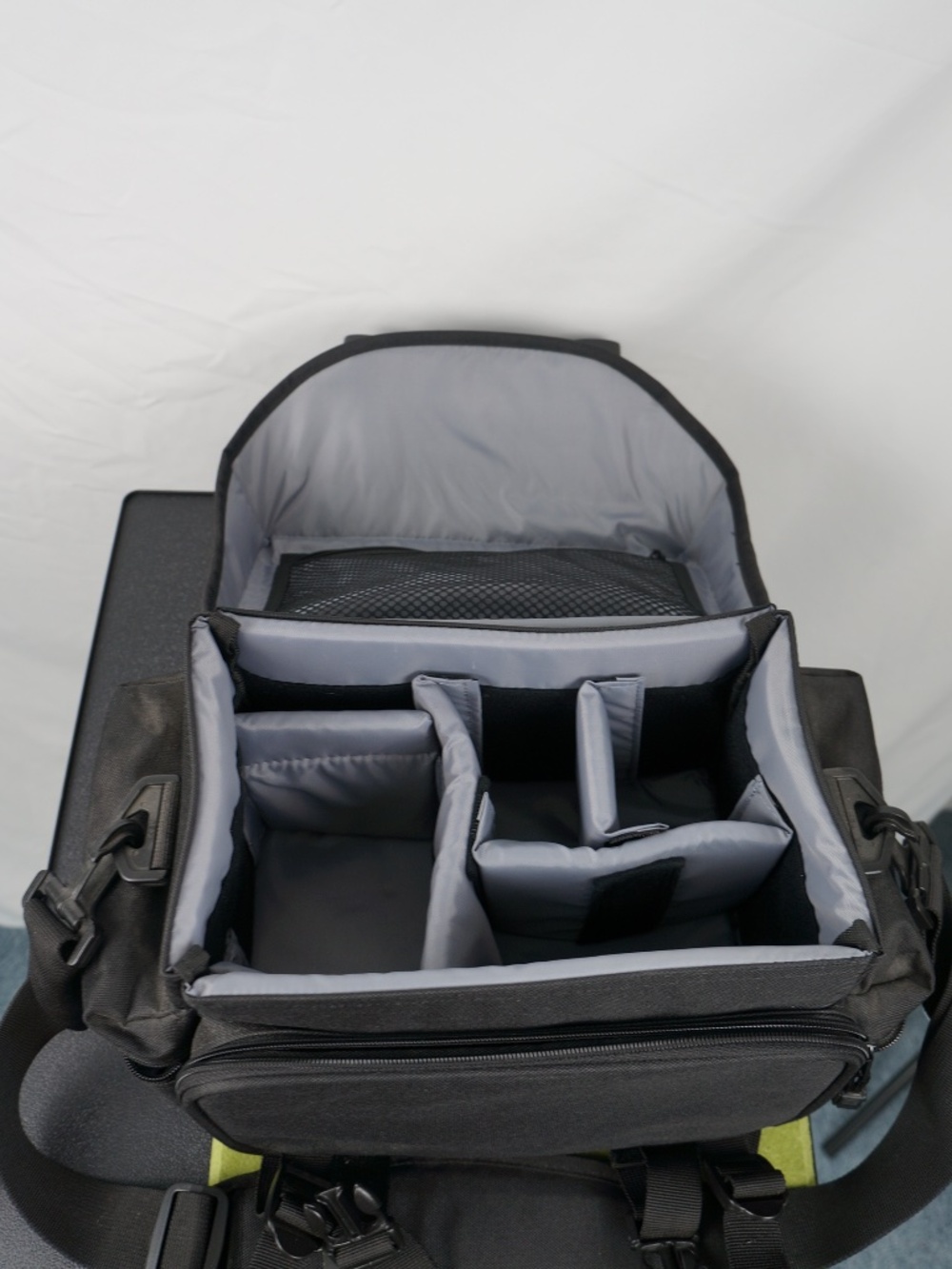 Canon Camera Bag for SLR/DSLR and Lenses - Picture 2 of 5